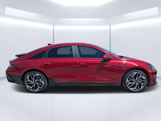 Used 2024 Red Hyundai SEL image 2