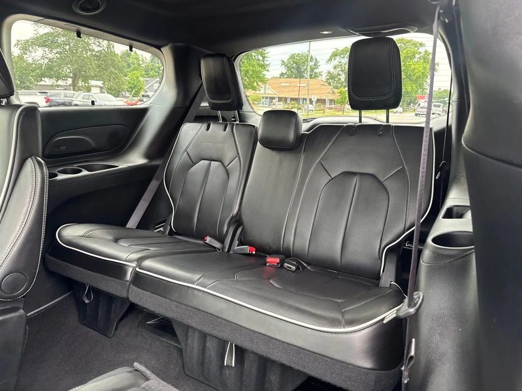 2025 Chrysler Pacifica Limited - Photo 16
