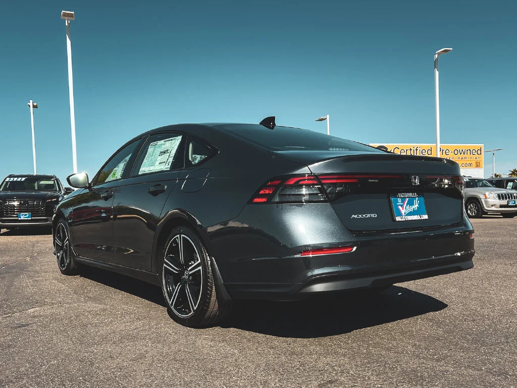 New 2026 Meteorite Gray Metallic Honda SE image 4