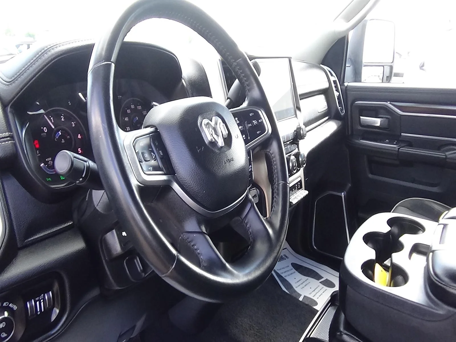 Certified Used 2024 Diamond Black Crystal Pearl Coat (pxj) RAM Laramie image 18