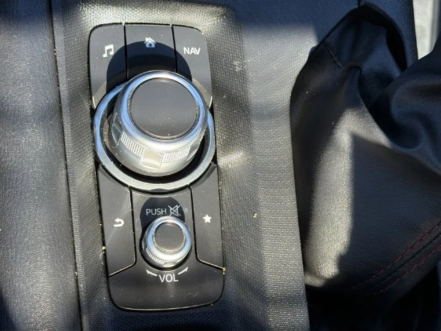 Used 2017 White Mazda Grand Touring image 23