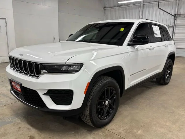 Used 2025 White Jeep Laredo X image 3