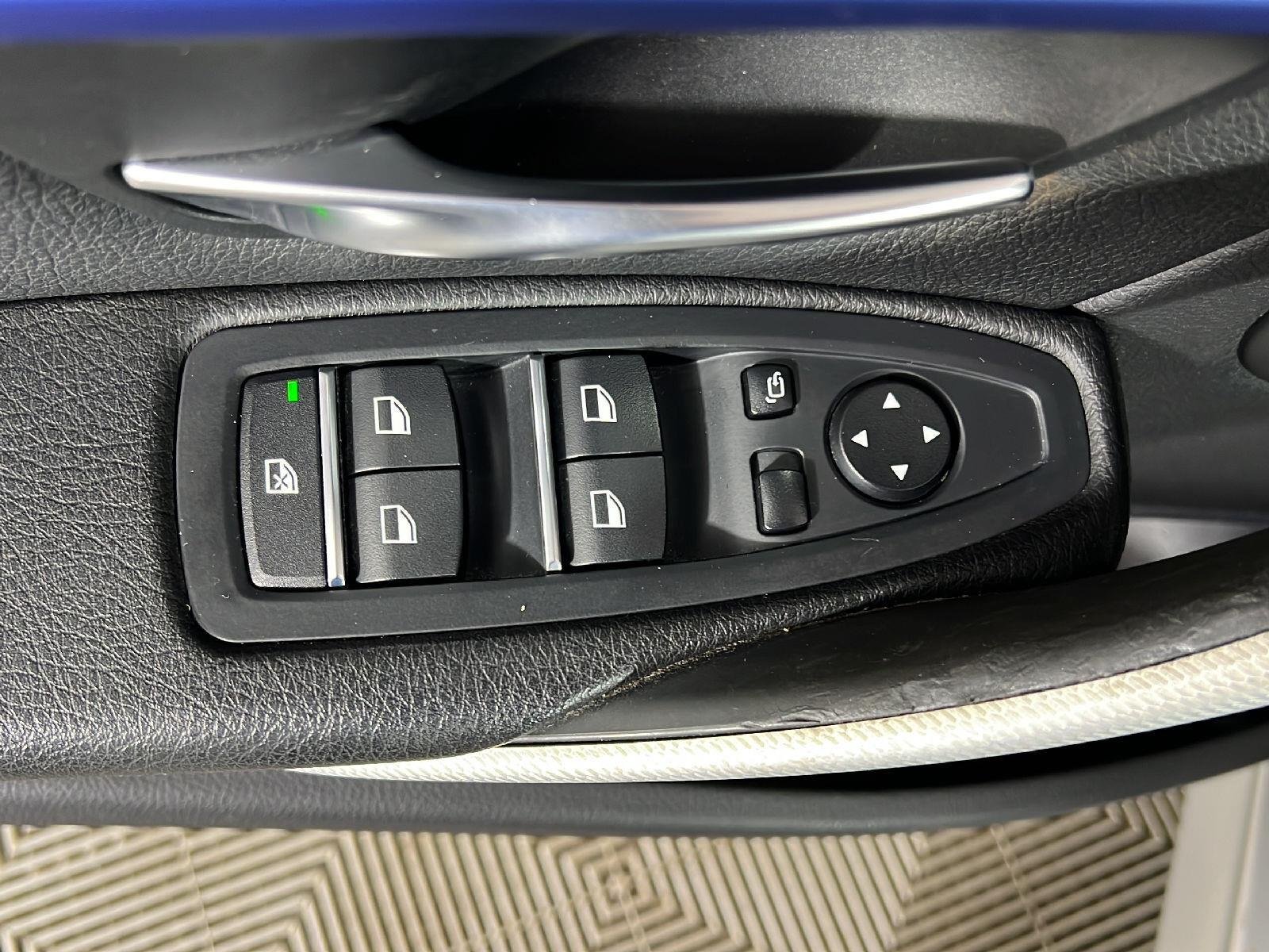 Used 2017  BMW 330i xDrive image 16