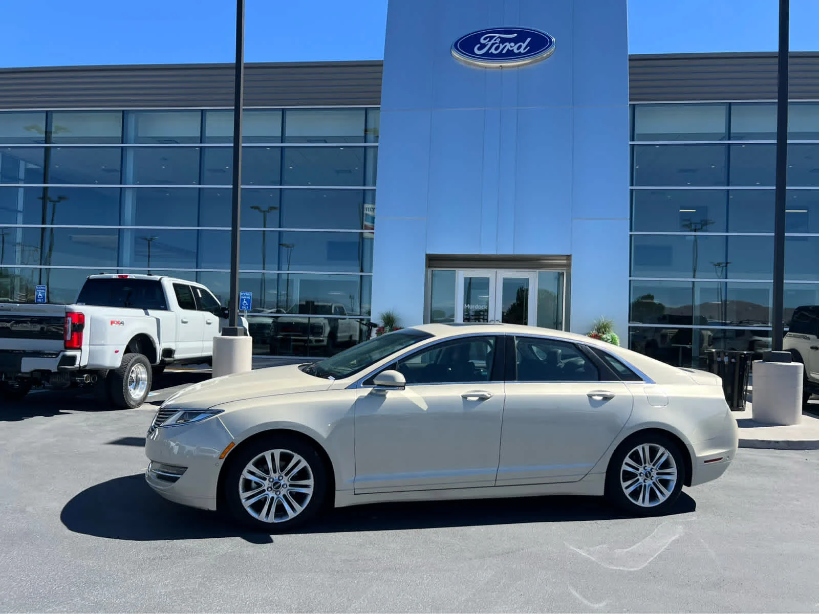2014 Lincoln MKZ Hybrid's photo