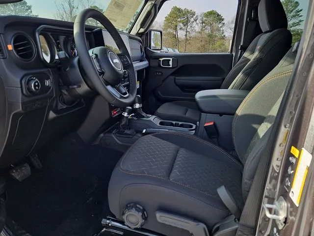 New 2026 Granite Crystal Metallic Clearcoat Jeep Mojave image 13