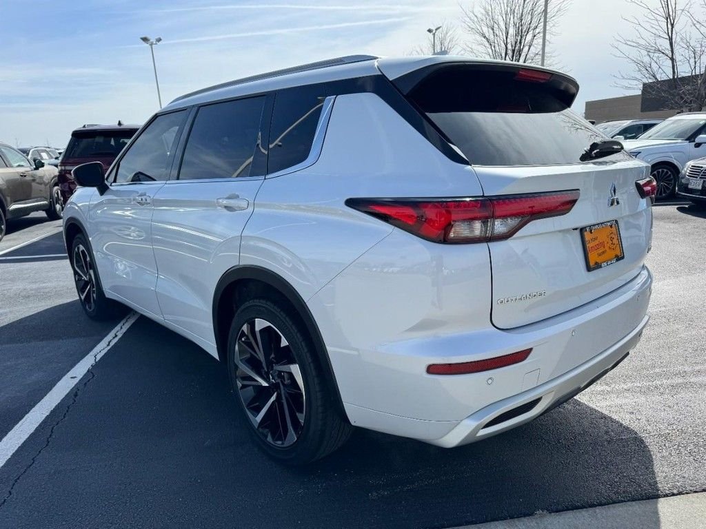 Used 2022  Mitsubishi SEL image 5