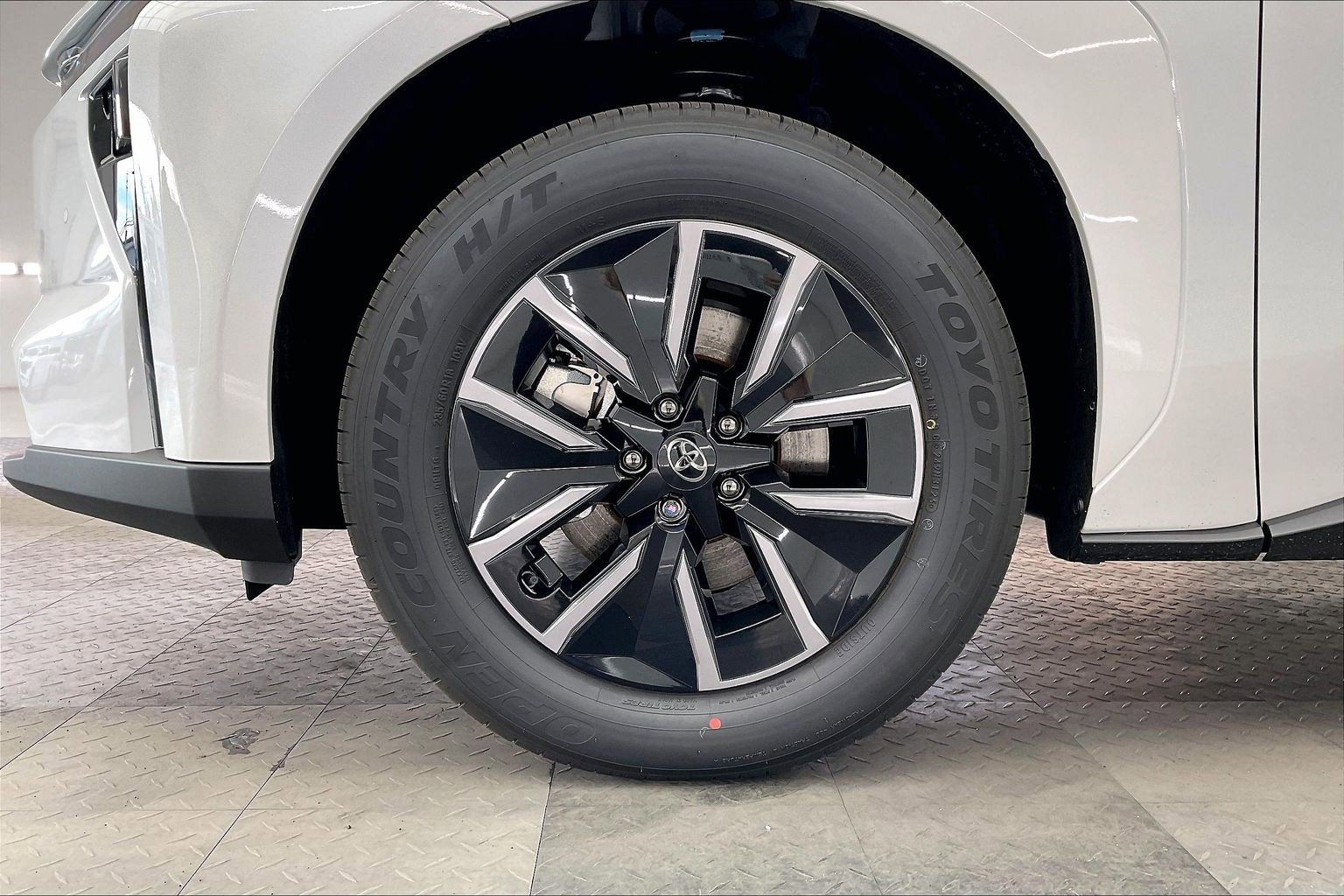 2026 Toyota bZ XLE - Photo 14