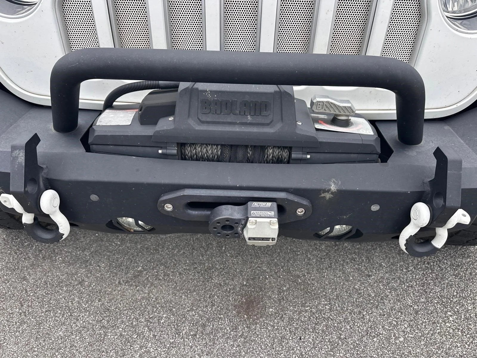 Used 2019 Bright White Clearcoat Jeep Sahara image 24