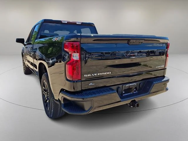 Used 2022 Black Chevrolet Custom image 8