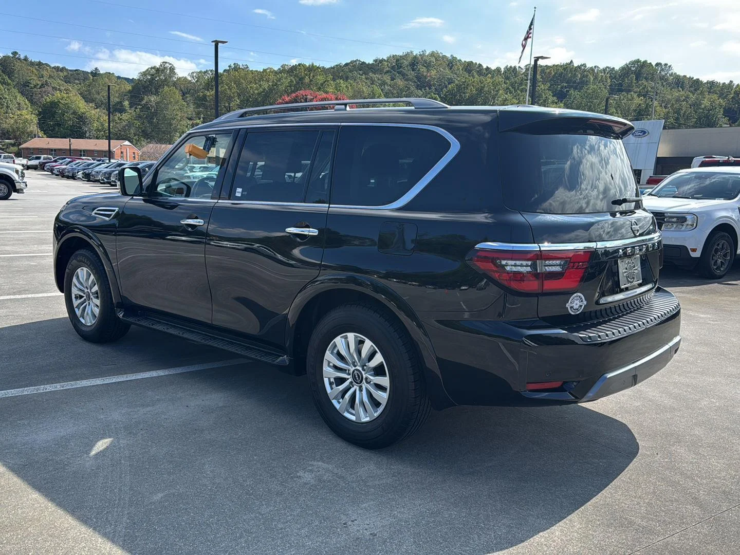 2023 Nissan Armada SV - Photo 3
