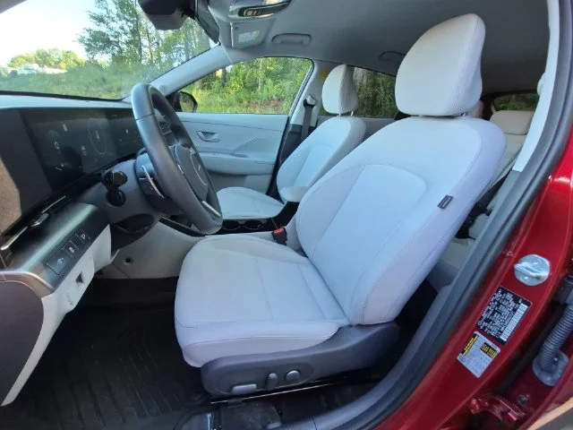 Used 2025 Red Hyundai SEL Convenience image 27