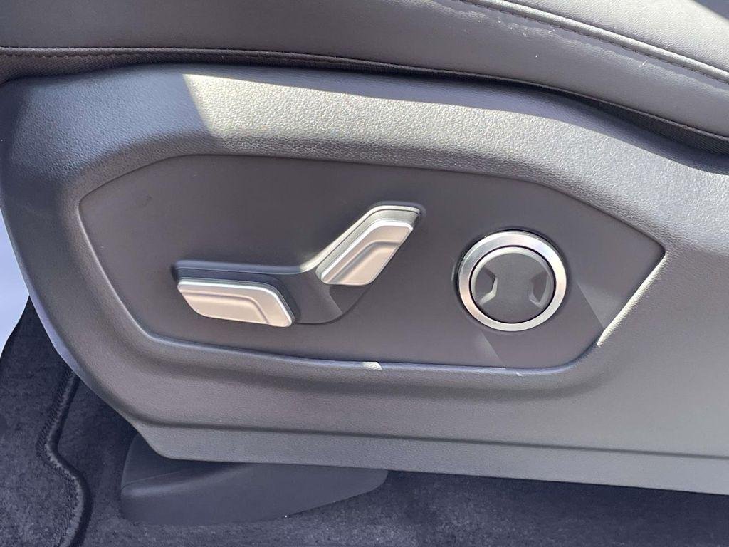 New 2027 White Hyundai SEL AWD image 22