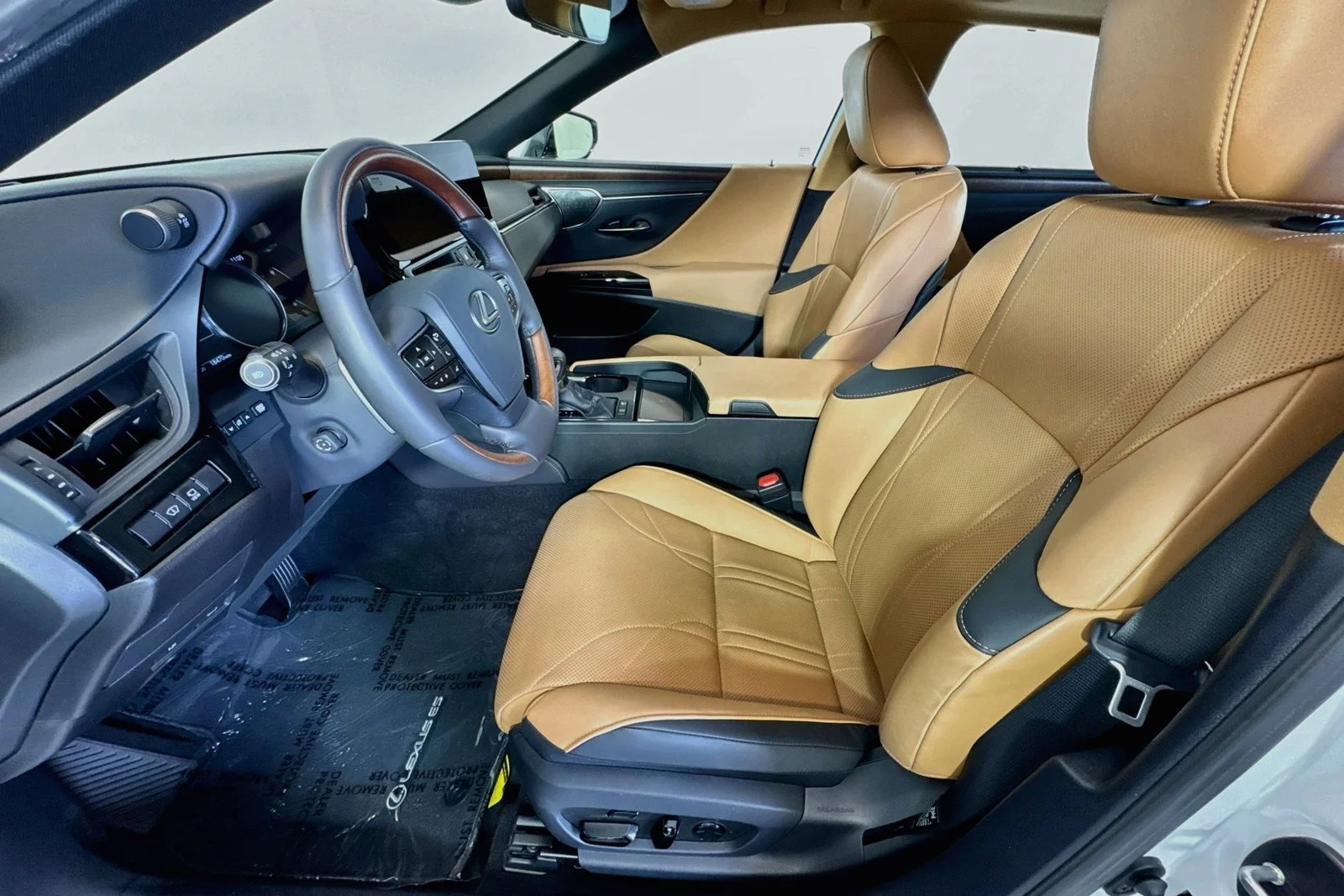 Used 2024 Eminent White Pearl Lexus ES 300h Ultra Luxury image 19
