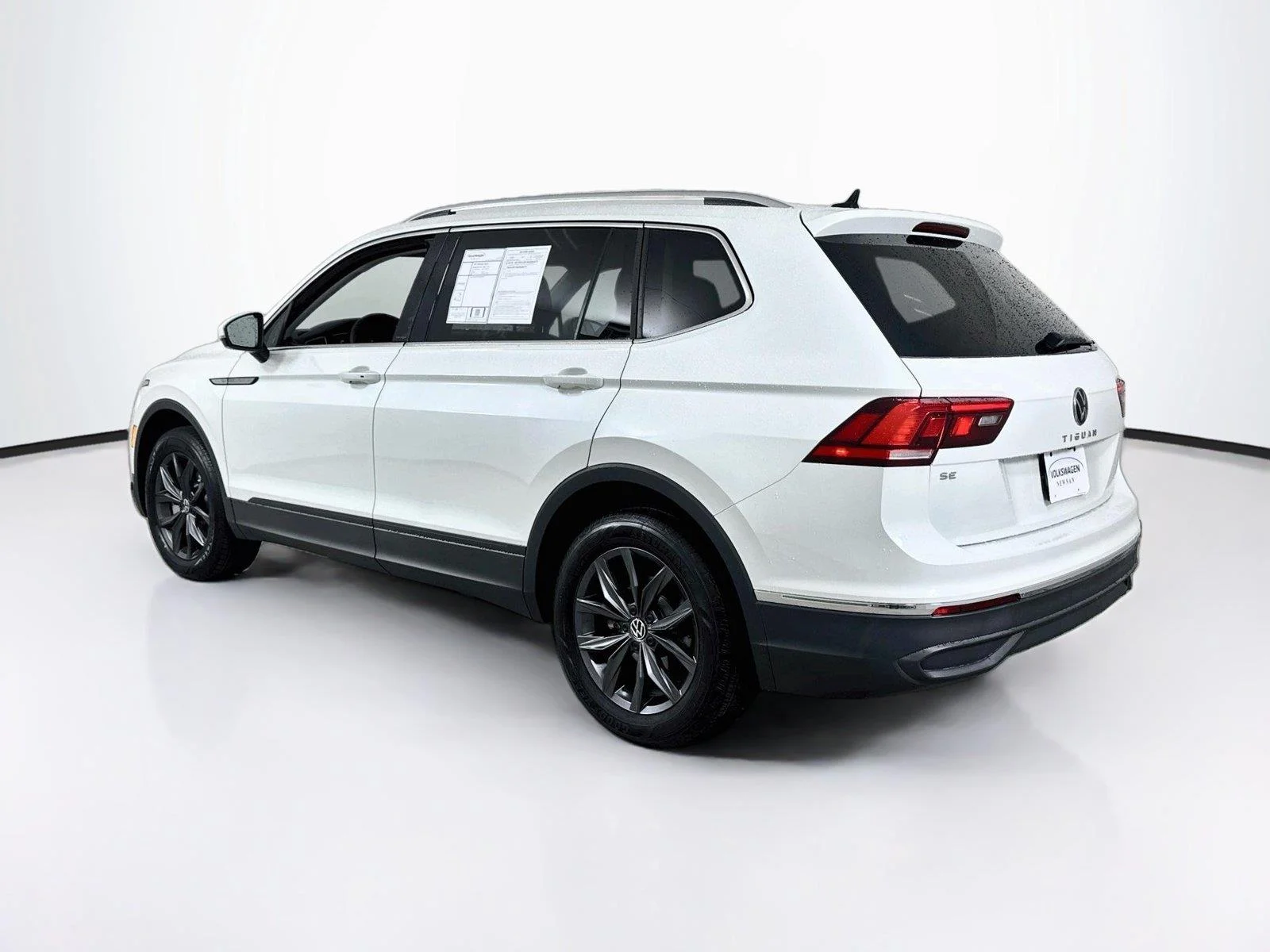 Used 2023 Opal White Pearl Volkswagen SE image 7