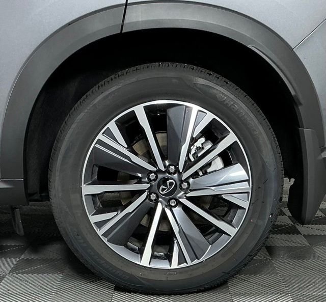 New 2027 GRAPHITE SHADOW INFINITI Luxe FWD image 9