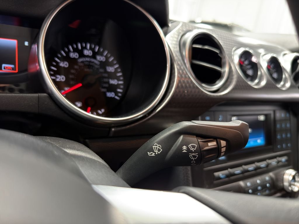 Used 2018 Oxford White Ford GT image 28