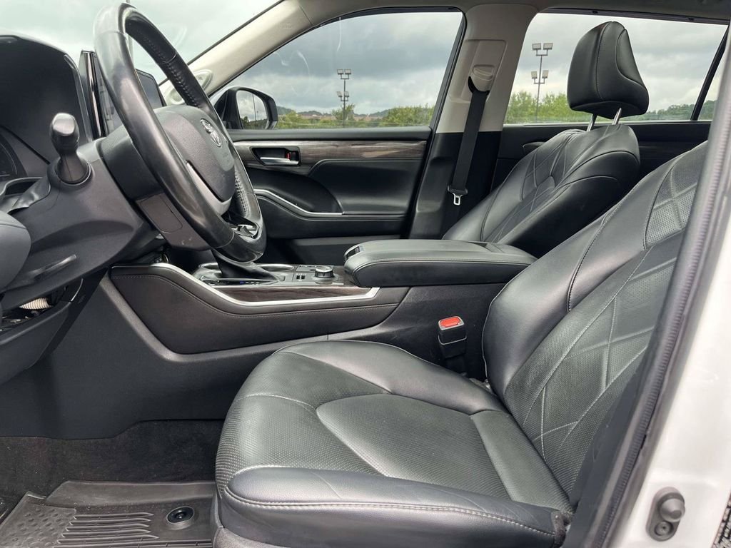 Used 2023 Beige Toyota Platinum image 17