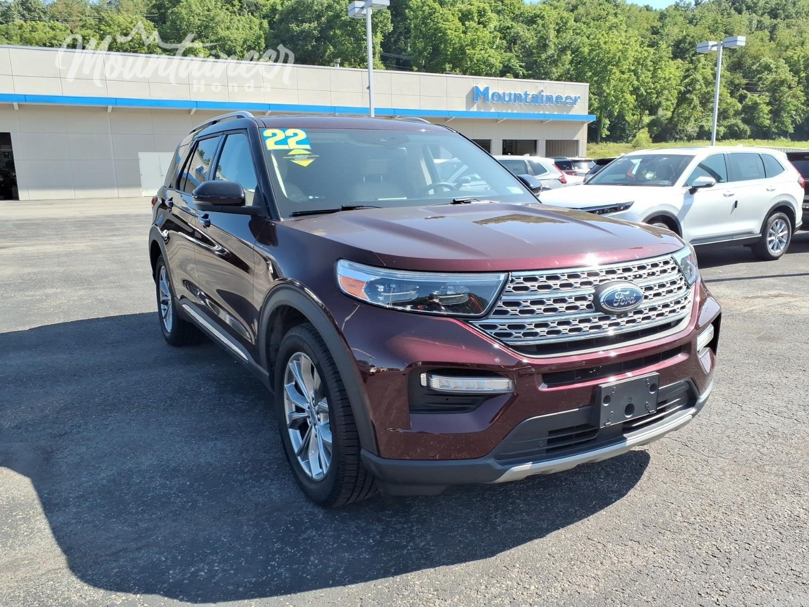 Used 2022 Burgundy Velvet Metallic Tinted Clearcoat Ford Limited image 2