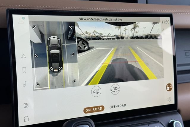 New 2026 White Land Rover X-Dynamic SE image 18