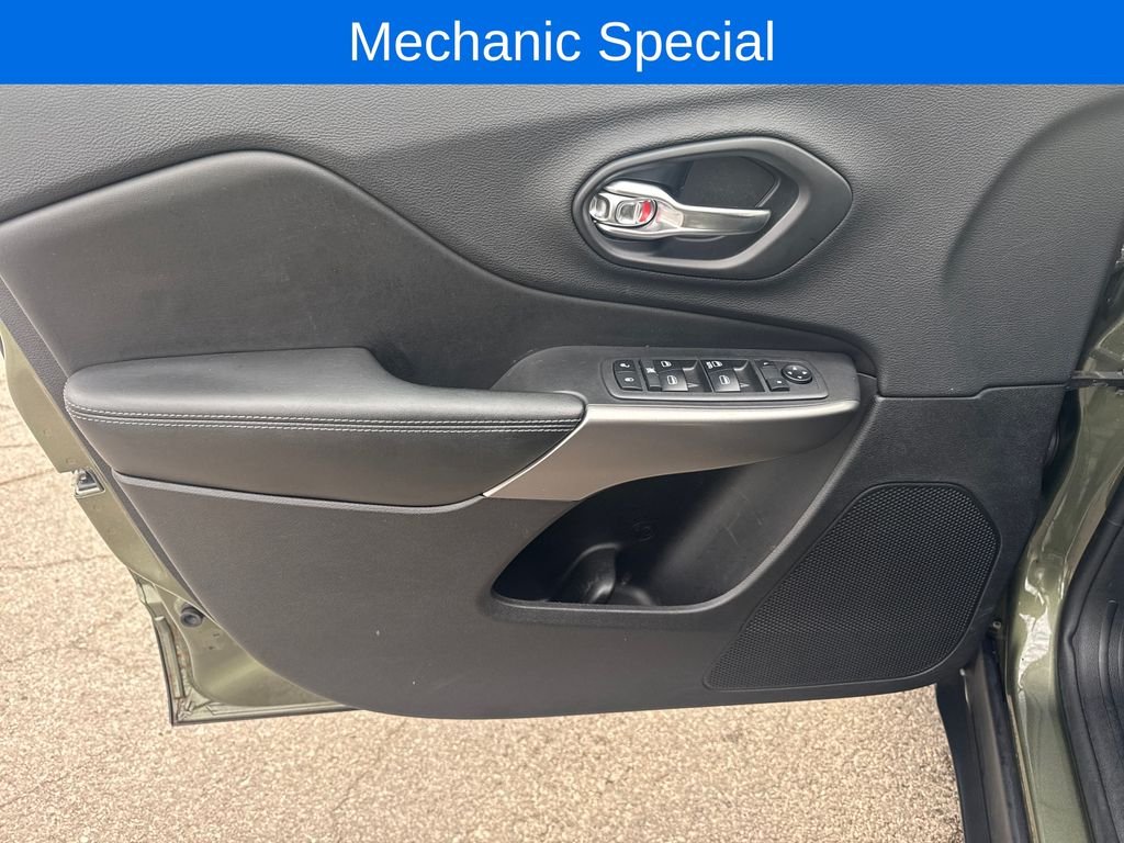 Used 2019 Green Jeep Latitude image 14