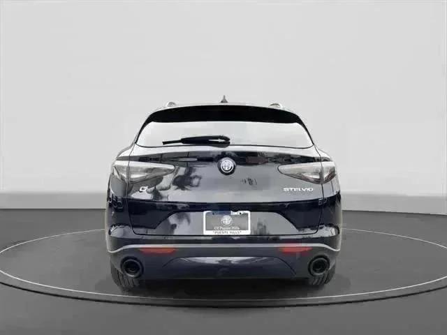 New 2025 Vulcano Black Metallic Exterior Paint Alfa Romeo  image 5