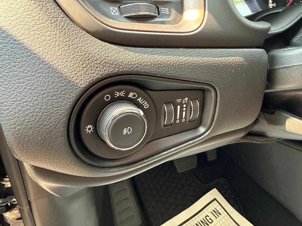Used 2023 Black Jeep Latitude image 20