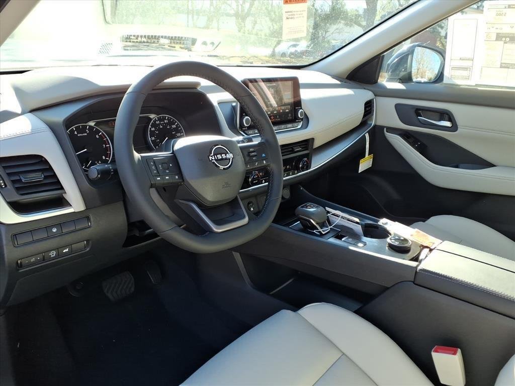 New 2026 Everest White Pearl TriCoat Nissan Dark Armor™ image 18