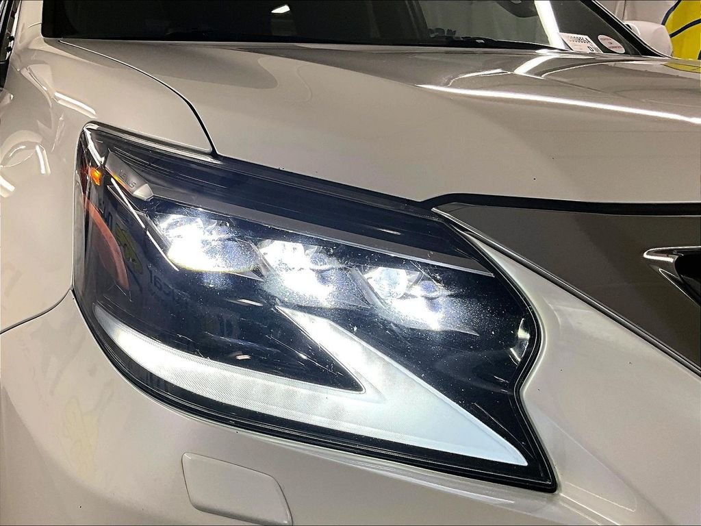 Used 2021 White Lexus 460 image 31