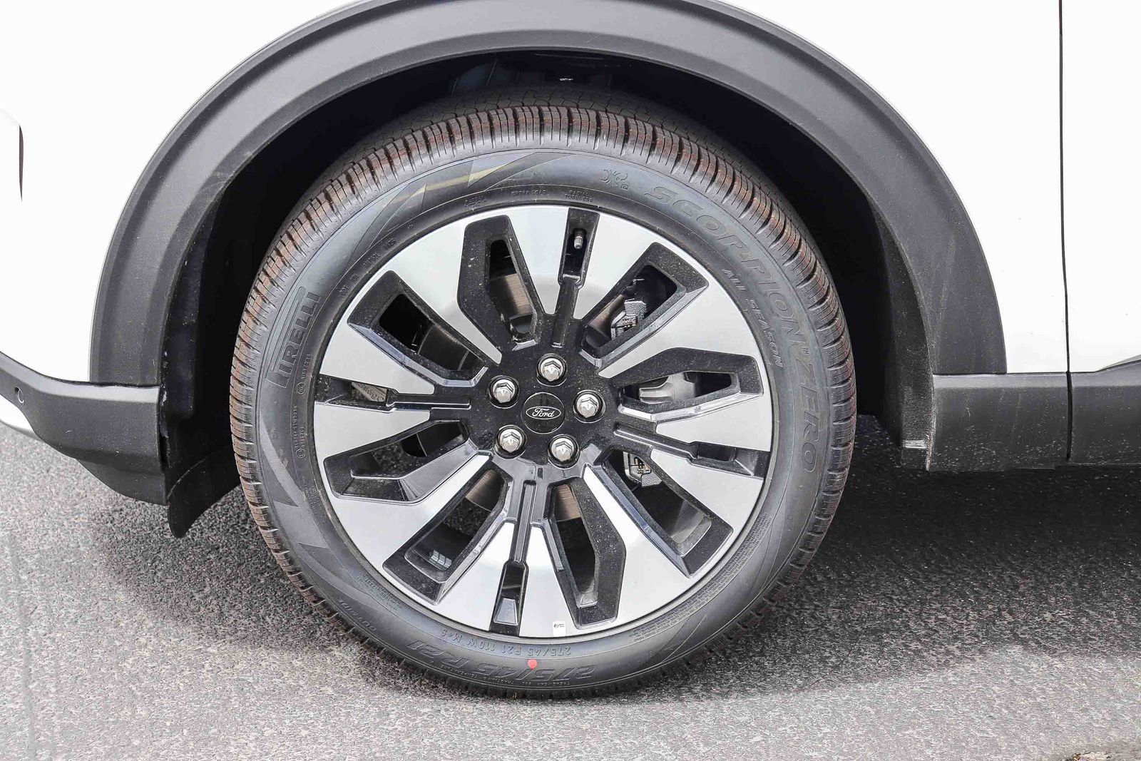 New 2026 Star White Metallic Tri-Coat Ford Platinum™ image 9
