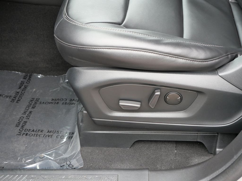 Certified Used 2023 Silver Ford XLT image 16