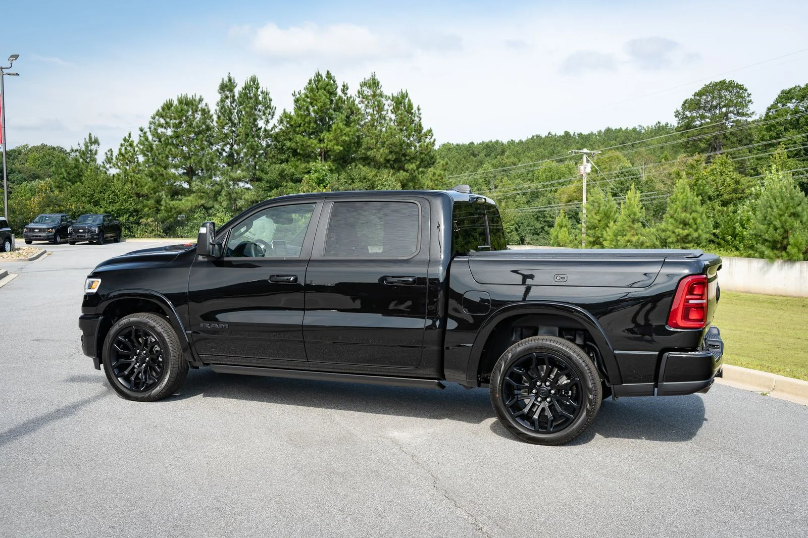 New 2026 Diamond Black Crystal Pearl-Coat Exterior Paint RAM Limited image 16