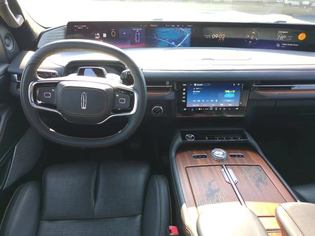 Used 2025 White Lincoln Black Label image 30