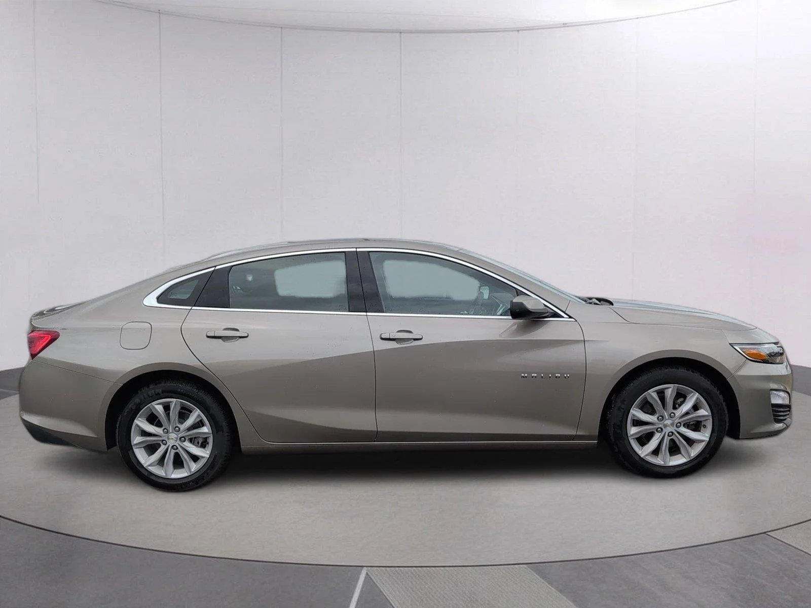 Used 2024 Mineral Gray Metallic Chevrolet 1LT image 8