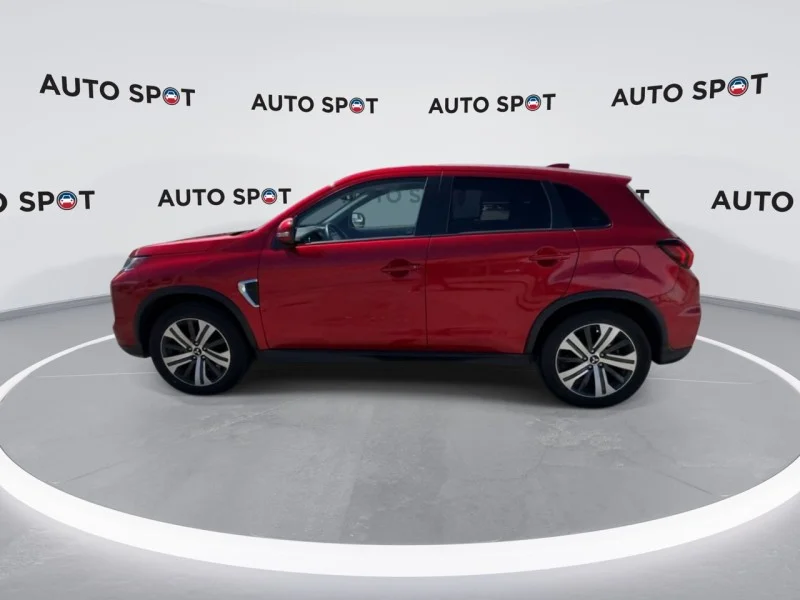 Used 2022 Red Diamond Mitsubishi SE image 8