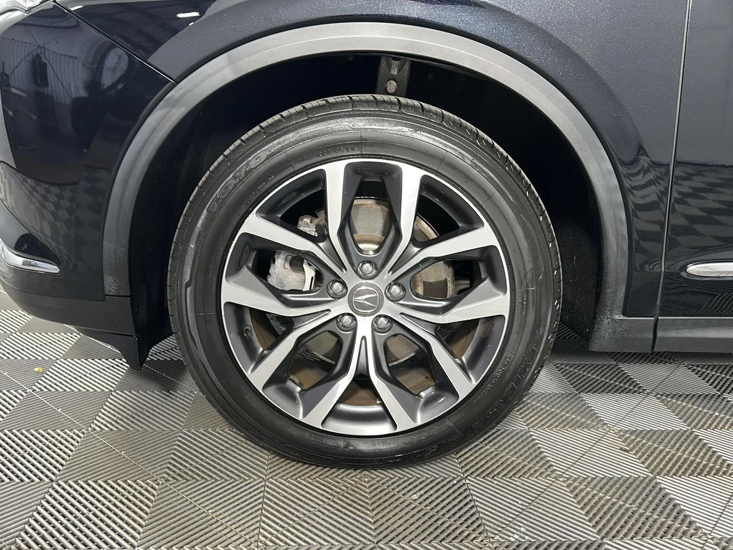 Used 2022 Majestic Black Pearl Acura SH-AWD w/Tech image 5