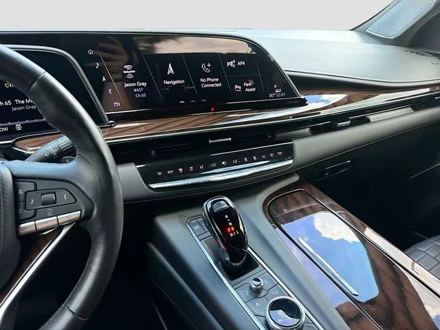 Used 2022 Crystal White Tricoat Cadillac Sport Platinum image 30