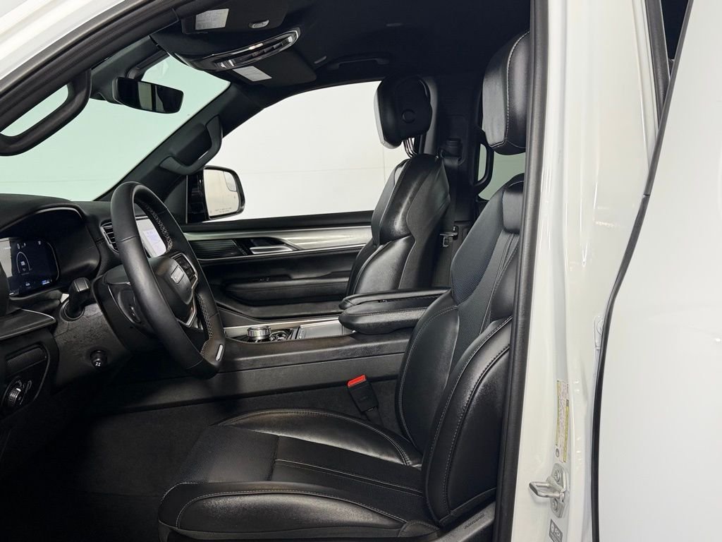Used 2025 Bright White Clearcoat Jeep  image 18