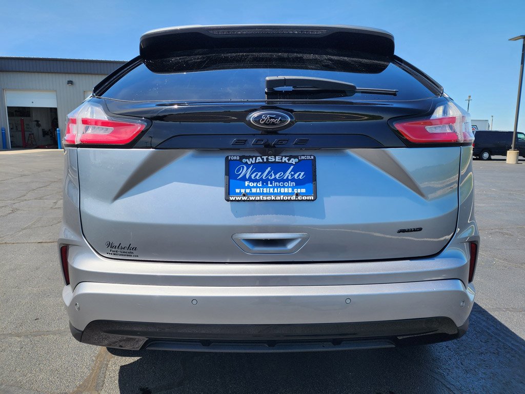 Used 2024 Iconic Silver Metallic Ford SE image 6