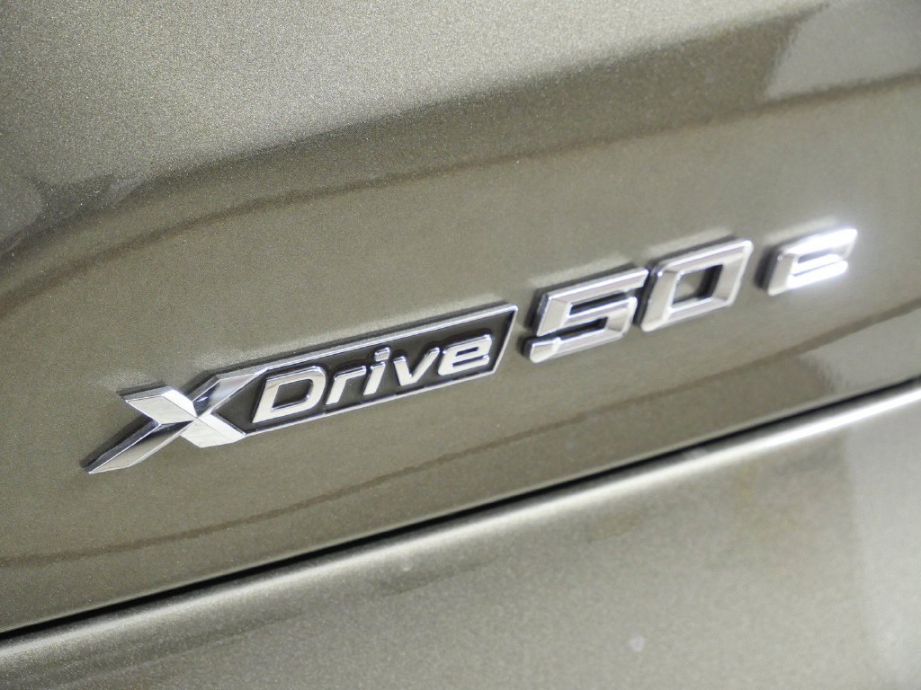 New 2026 Manhattan Green Metallic BMW xDrive50e image 12