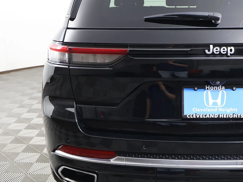 Used 2023 Diamond Black Jeep Summit Reserve image 19