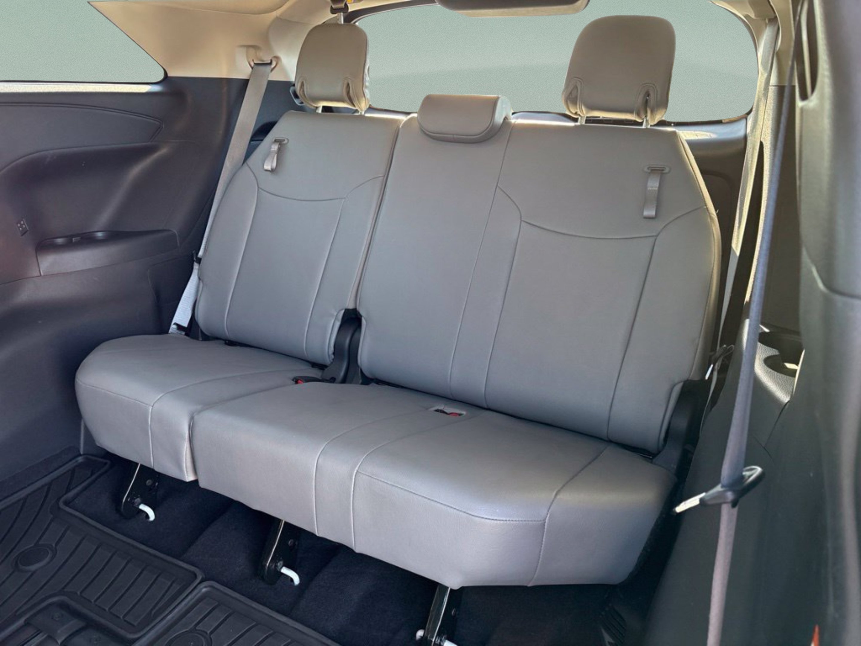 Used 2025 Pearl Toyota XLE image 19