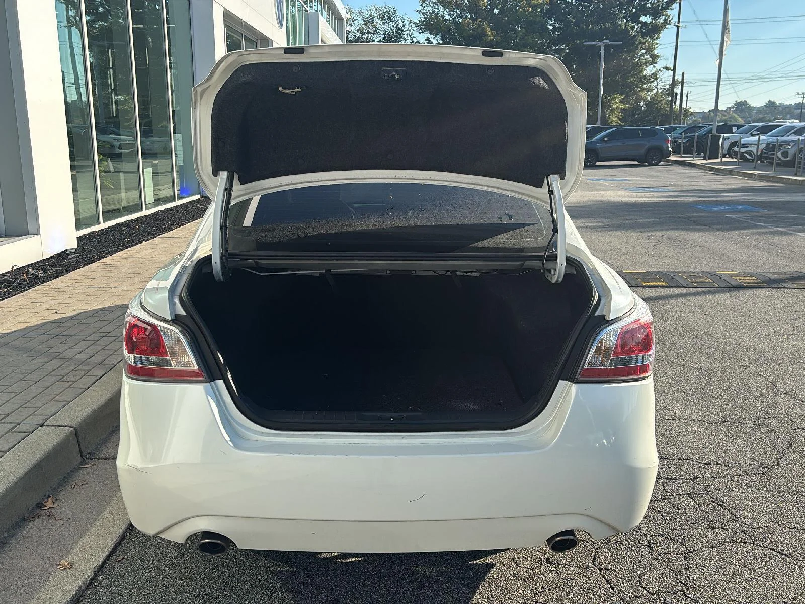 Used 2014 Pearl White Nissan 2.5 SV image 22