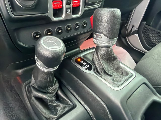 Used 2020 Silver Jeep Unlimited Sport Altitude image 31