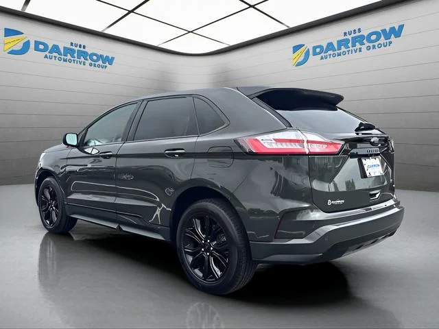 Used 2022 Green Ford SE image 3