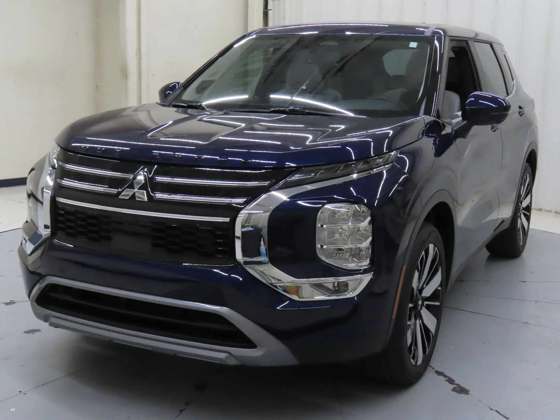 2025 Mitsubishi Outlander SE - Photo 8