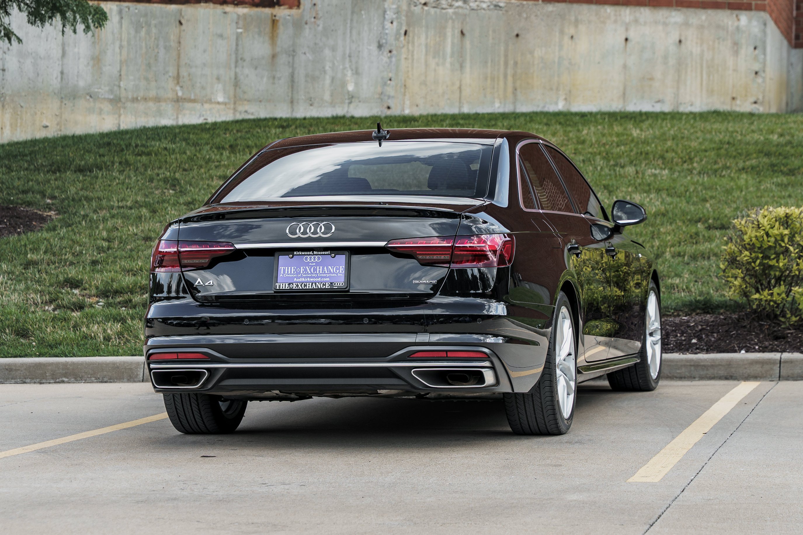 Used 2024 Mythos Black Metallic Audi S line Premium image 4