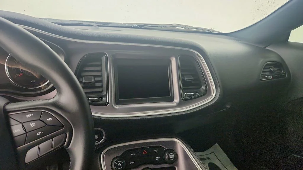 Used 2019 Gray Dodge SXT image 18