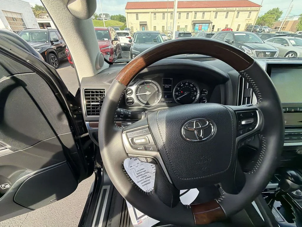 Used 2016 Black Toyota Base image 20
