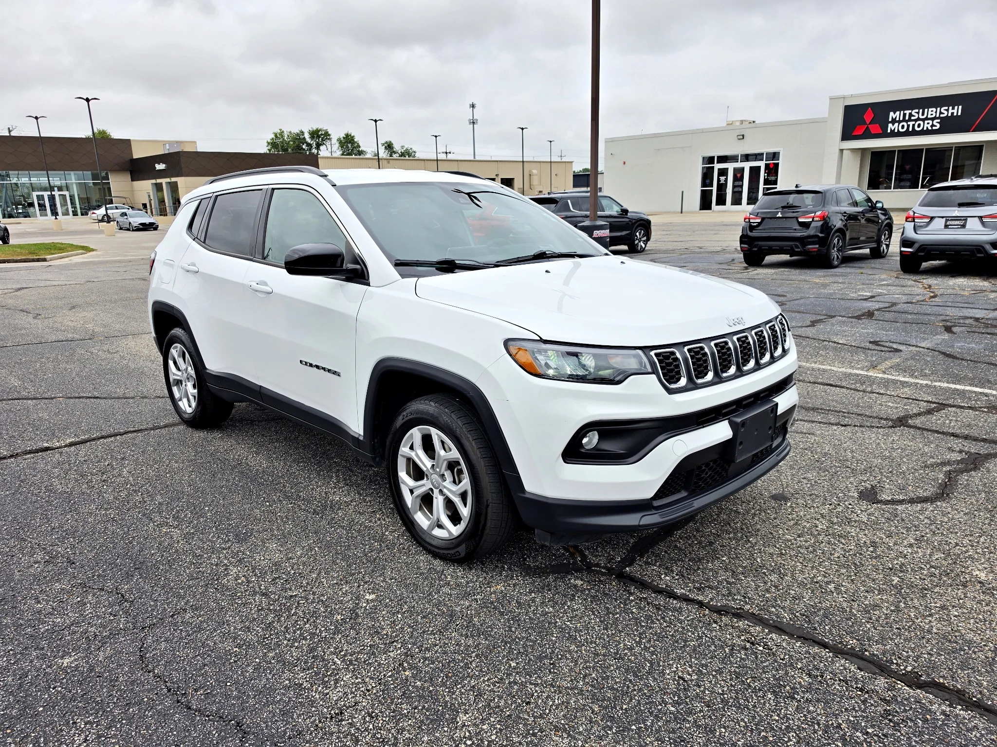 Used 2024 Bright White Clearcoat Jeep Latitude image 4