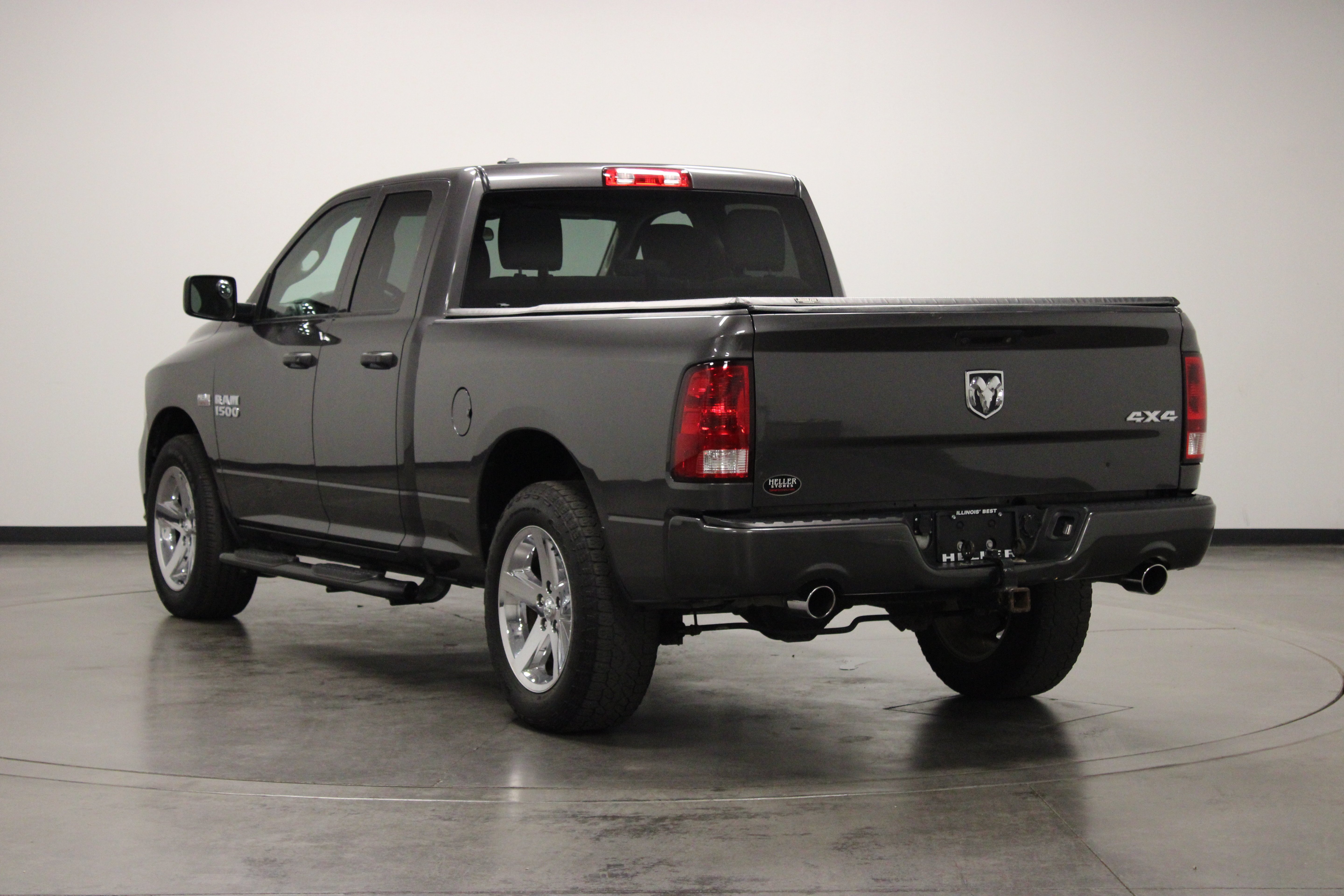 Used 2017 Granite Crystal Metallic Clearcoat Ram Express image 6